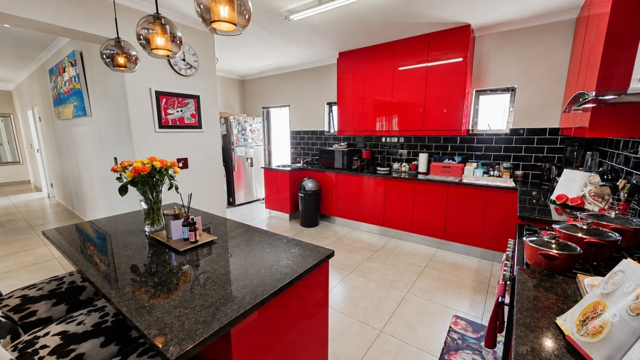 5 Bedroom Property for Sale in Sunningdale Western Cape